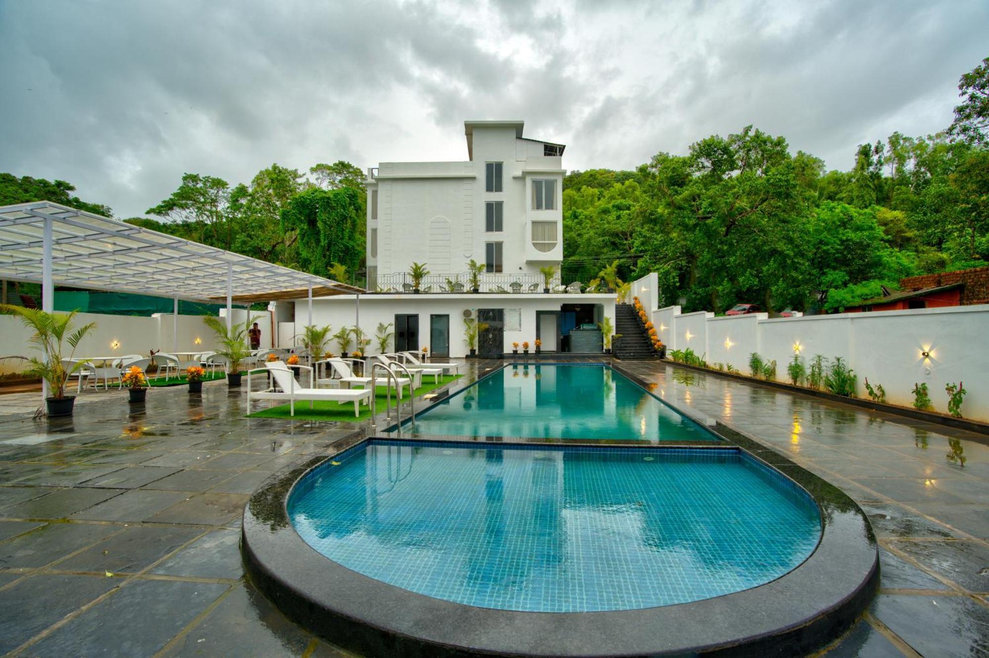Отель Goa Courtyard By The Porto Arpora Бага Экстерьер фото