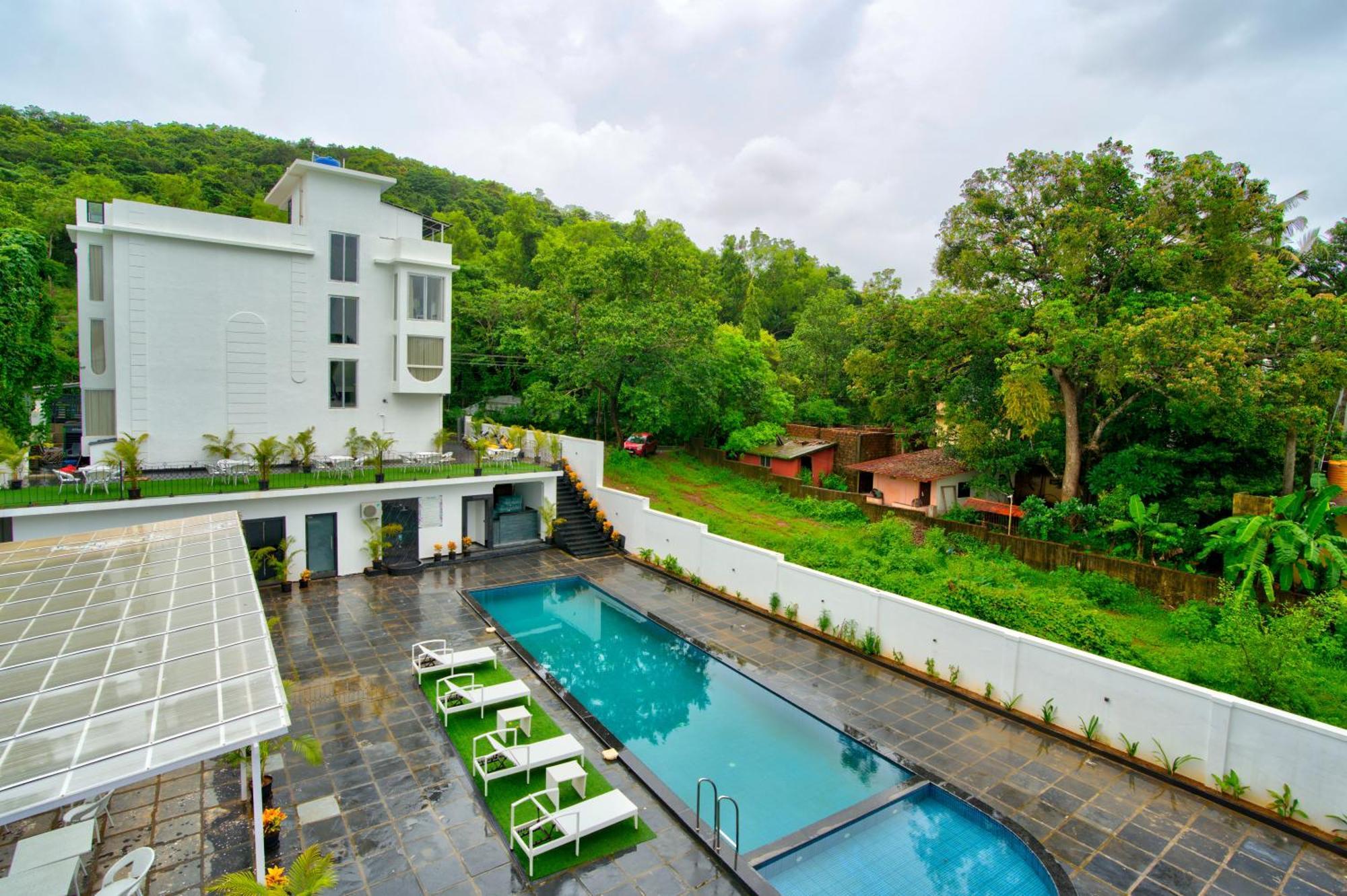 Отель Goa Courtyard By The Porto Arpora Бага Экстерьер фото