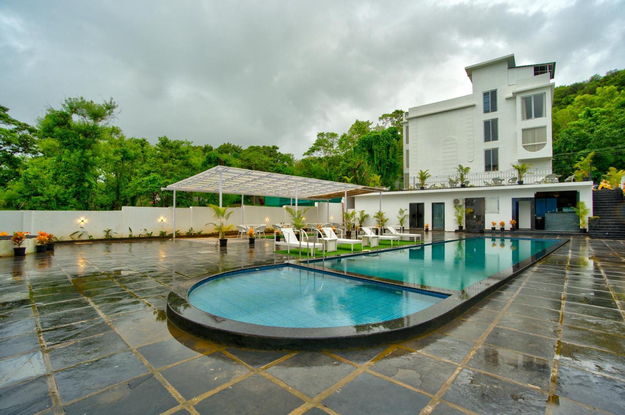 Отель Goa Courtyard By The Porto Arpora Бага Экстерьер фото